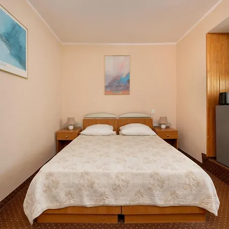 Apartment Apartment, Breakfast Included *